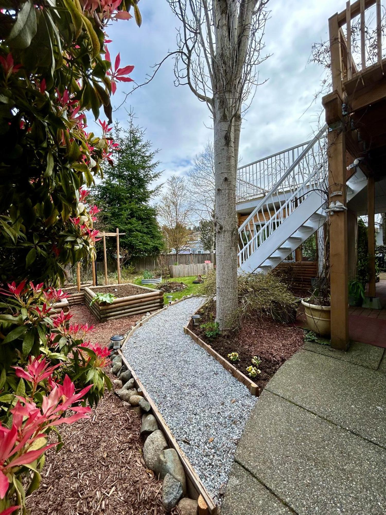 North Nanaimo Gem - Garden-View Room With Private Ensuite Exterior foto